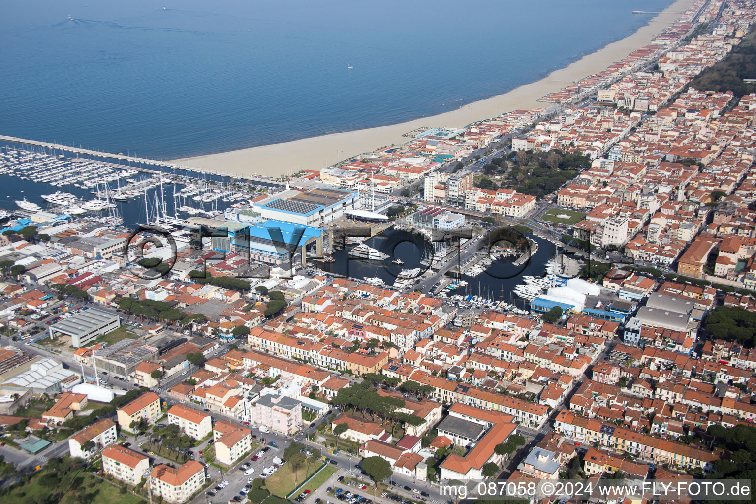 Viareggio im Bundesland Lucca, Italien aus der Drohnenperspektive