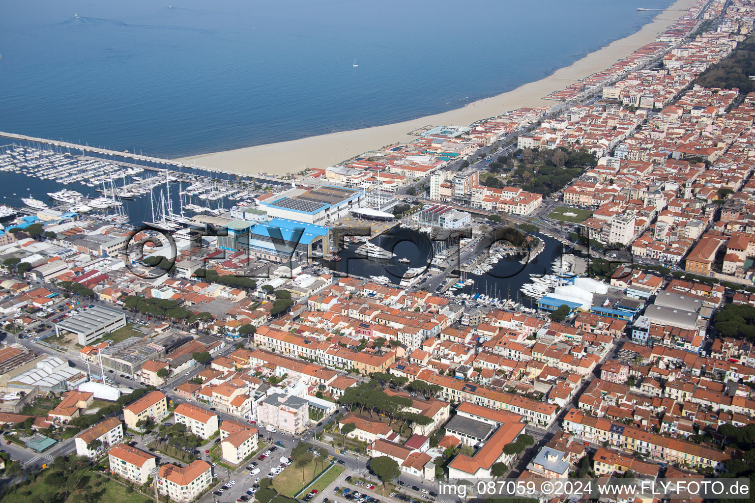 Viareggio im Bundesland Lucca, Italien von einer Drohne aus