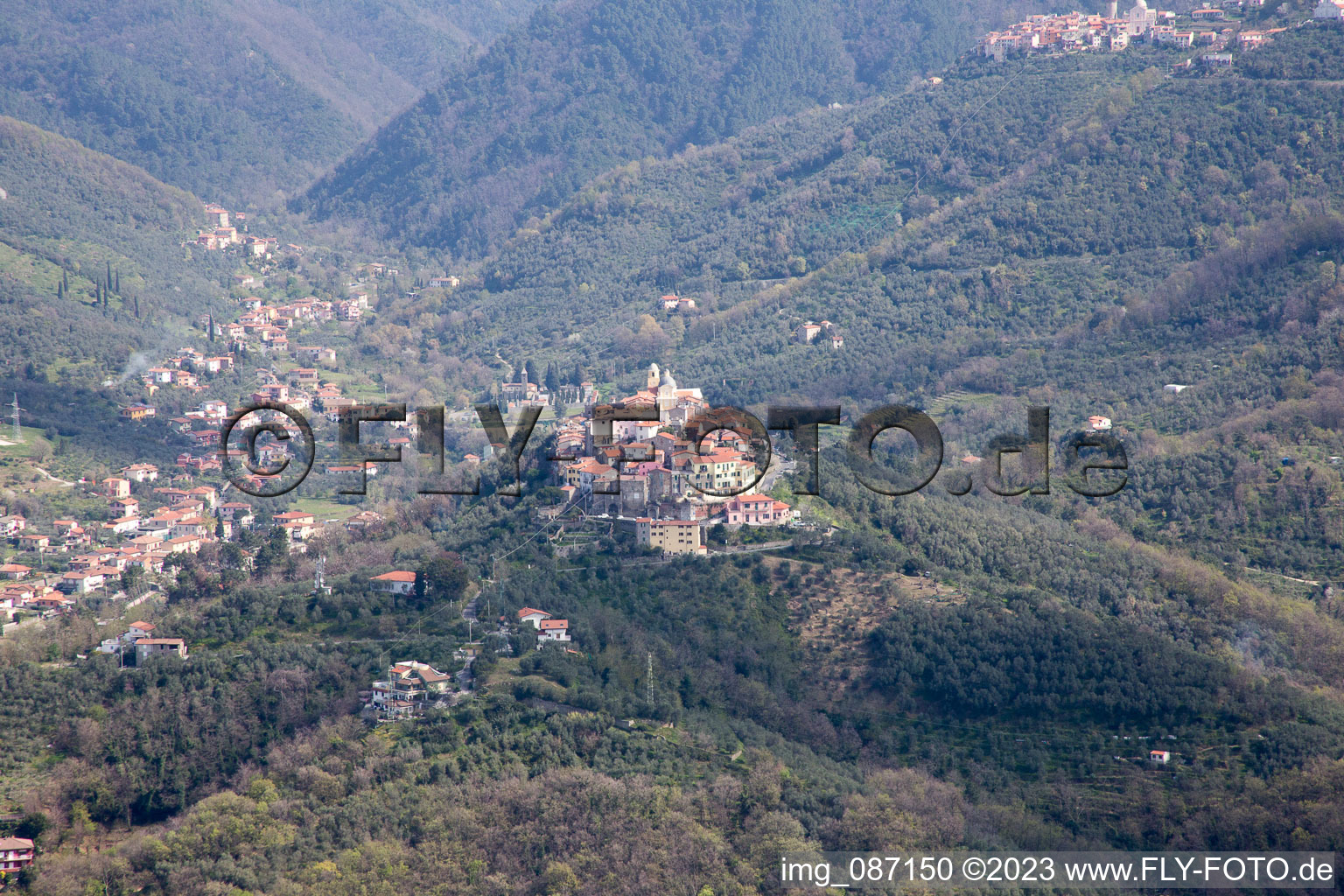 Luftbild von Nicola(I-Ligurien) im Bundesland Liguria, Italien