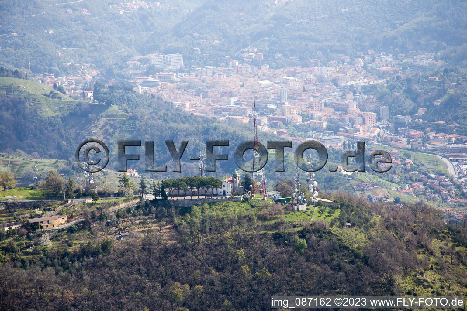 Luftaufnahme von Carrara im Bundesland Toscana, Italien