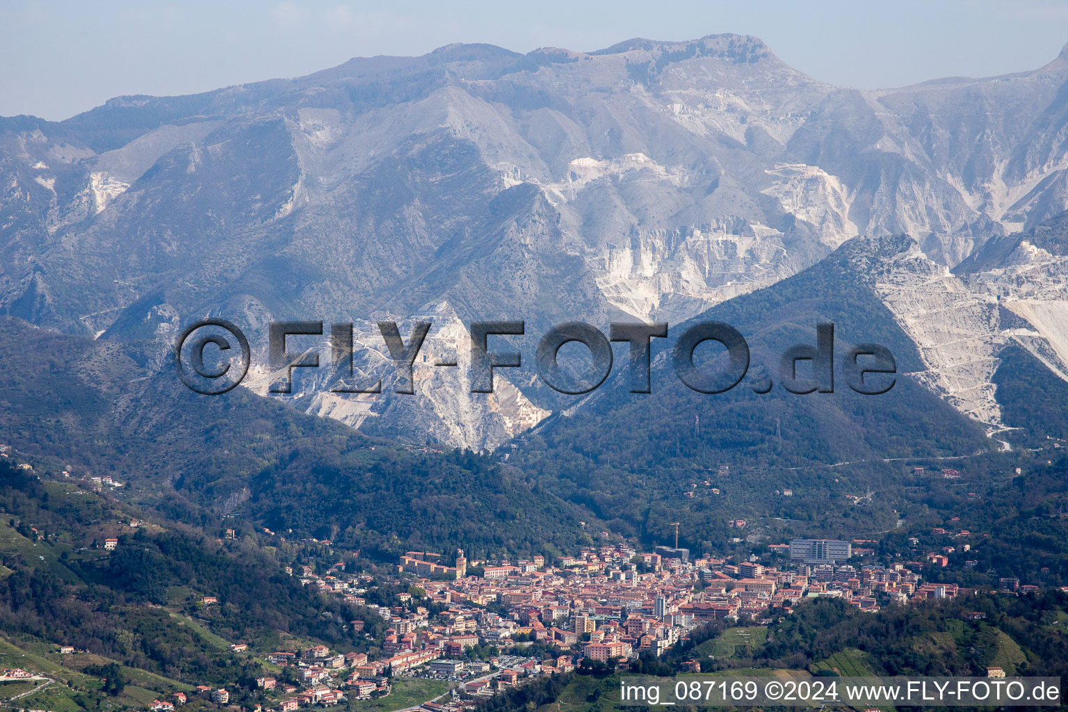 Steinbruch zum Abbau und zur Gewinnung von Marmor in Carrara in Toscana, Italien