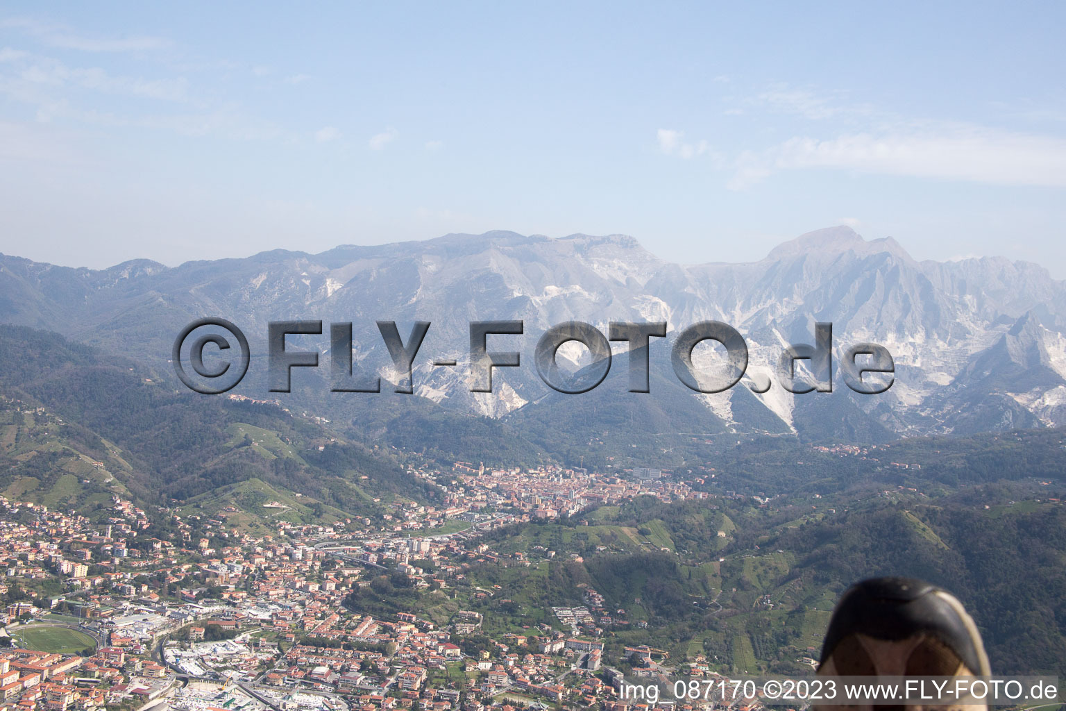 Luftbild von Carrara(Toskana) im Bundesland Toscana, Italien