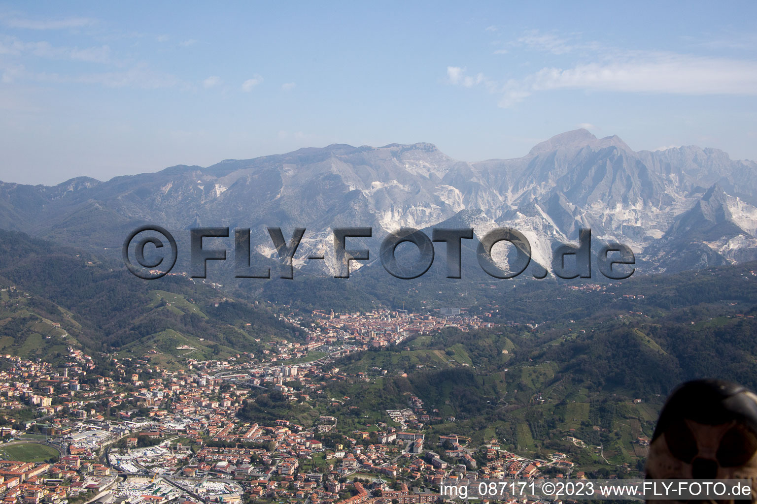 Luftaufnahme von Carrara(Toskana) im Bundesland Toscana, Italien