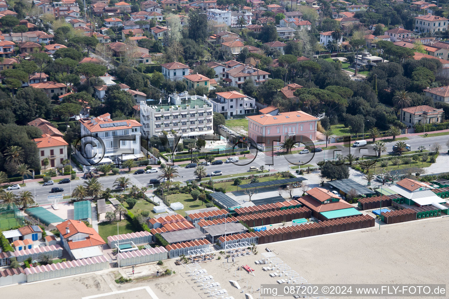 Forte dei Marmi im Bundesland Lucca, Italien vom Flugzeug aus