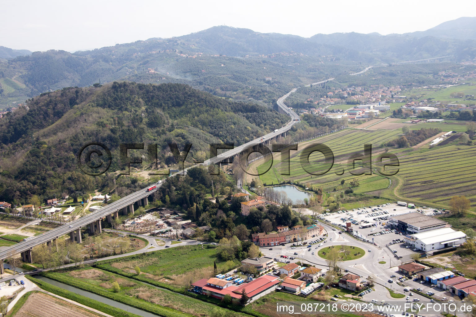 Luftbild von Massarosa im Bundesland Toscana, Italien