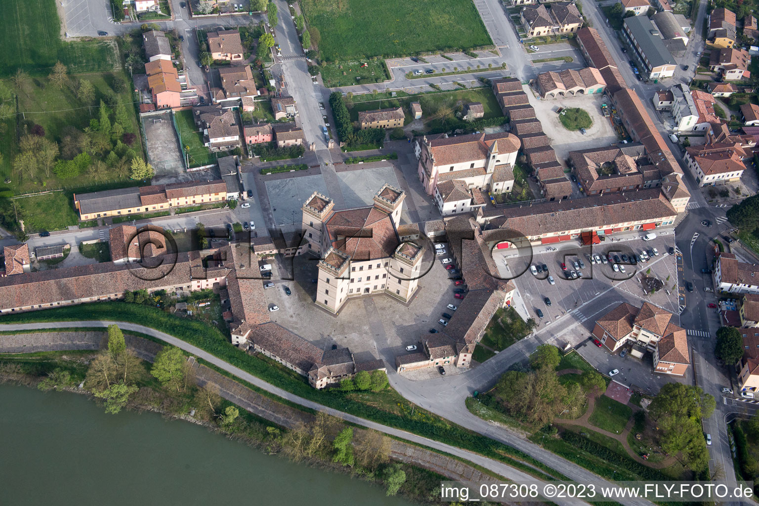 Mesola im Bundesland Emilia-Romagna, Italien aus der Drohnenperspektive