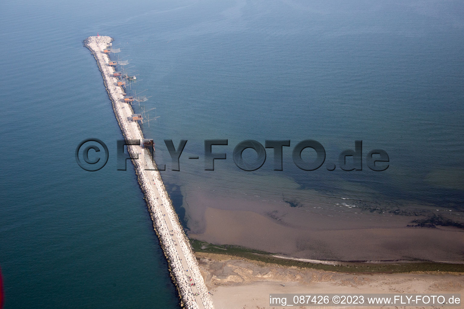 Luftbild von Sottomarina(I-Venetien) in Faro, Italien