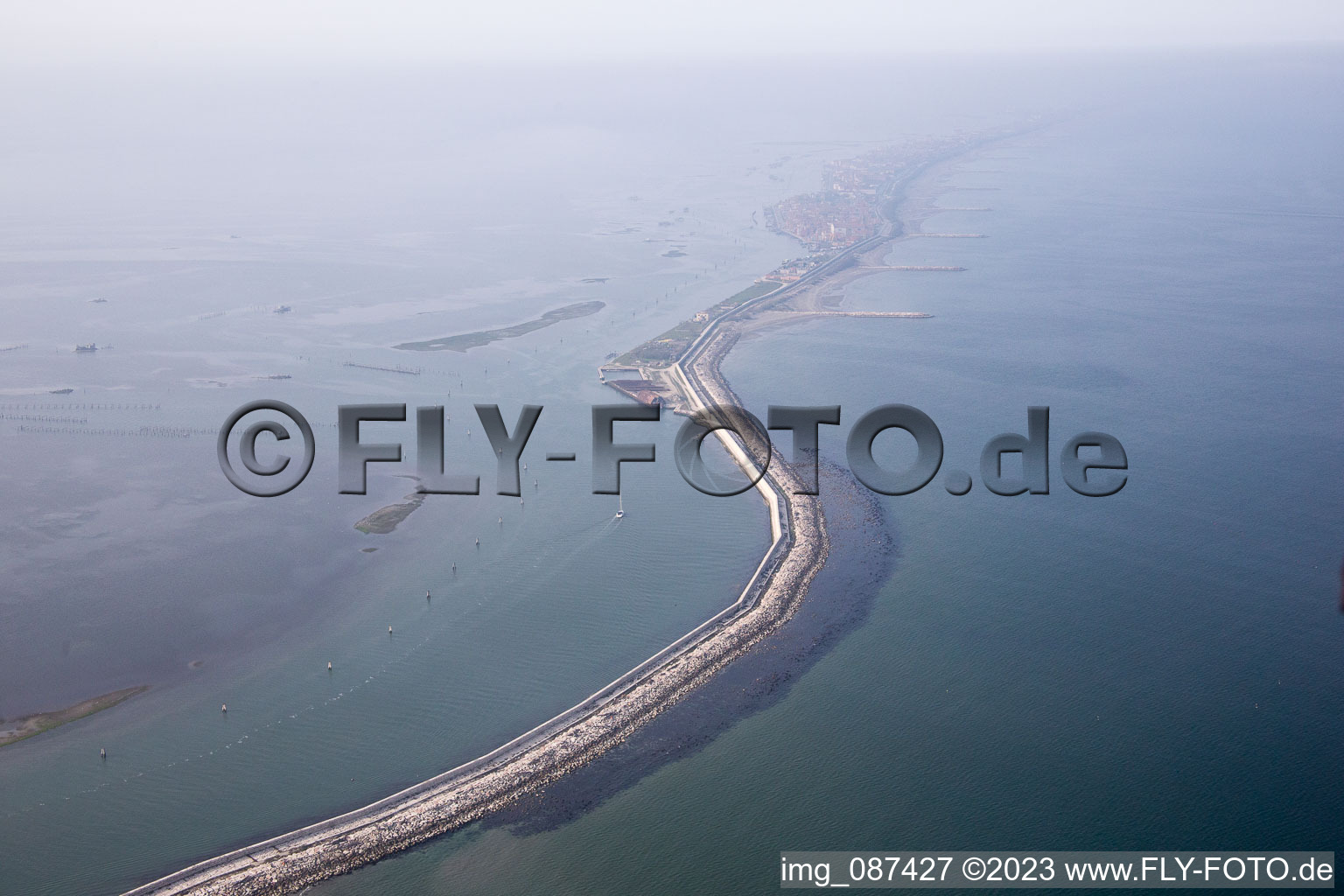 Luftaufnahme von Sottomarina(I-Venetien) in Faro, Italien
