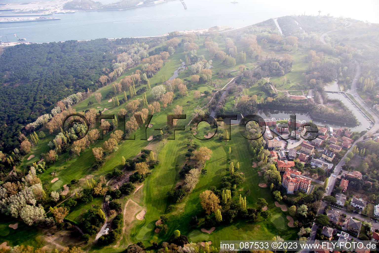 Luftbild von Beroni(I-Ventien) im Bundesland Venetien, Italien