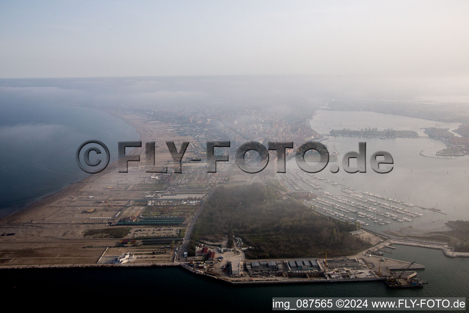 Sottomarina(I-Venetien) in Faro, Italien von oben