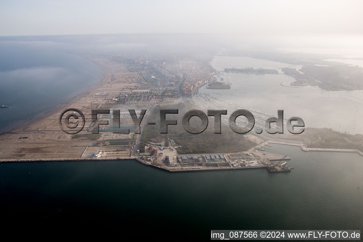 Sottomarina(I-Venetien) in Faro, Italien aus der Luft