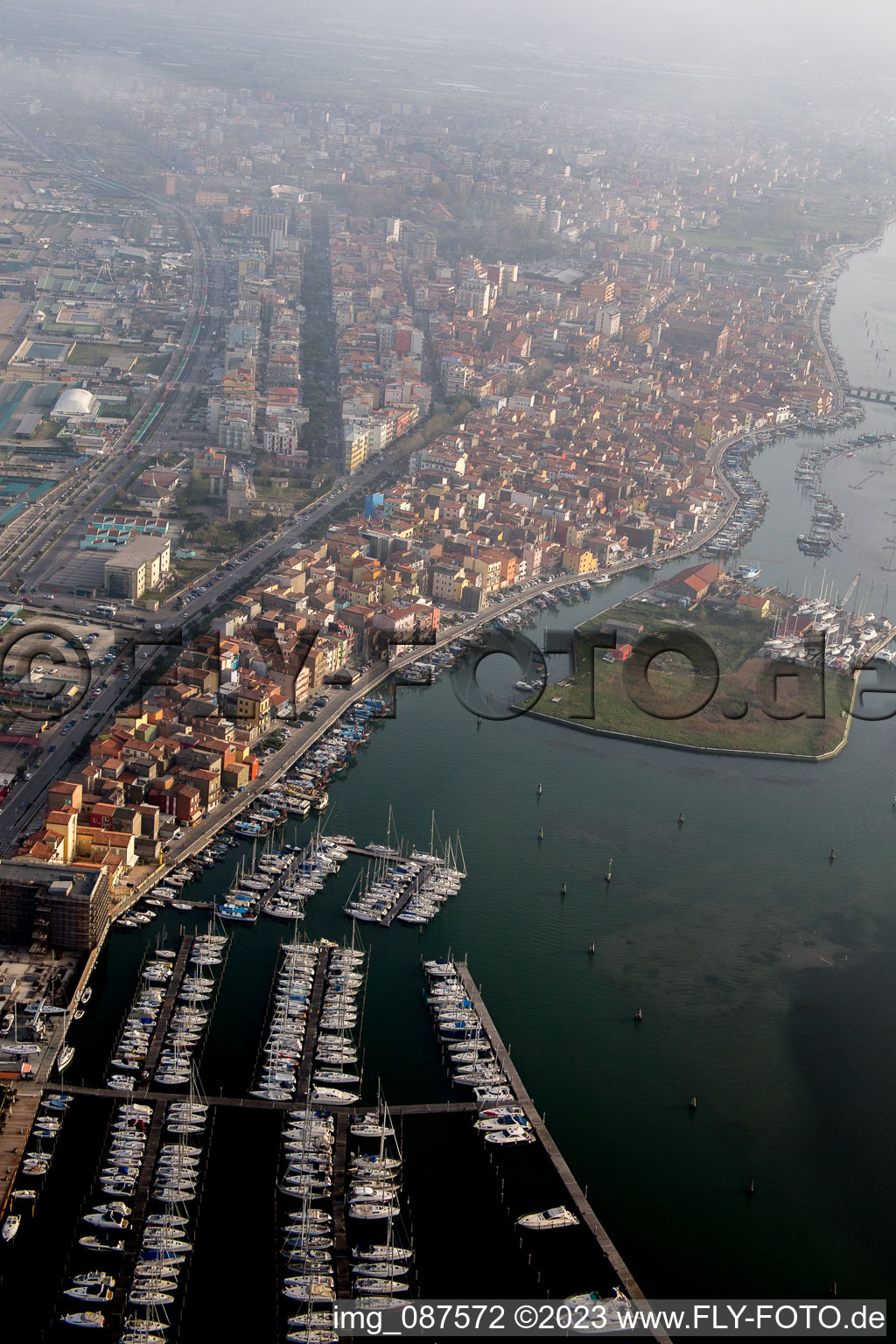 Drohnenbild von Sottomarina(I-Venetien) in Faro, Italien