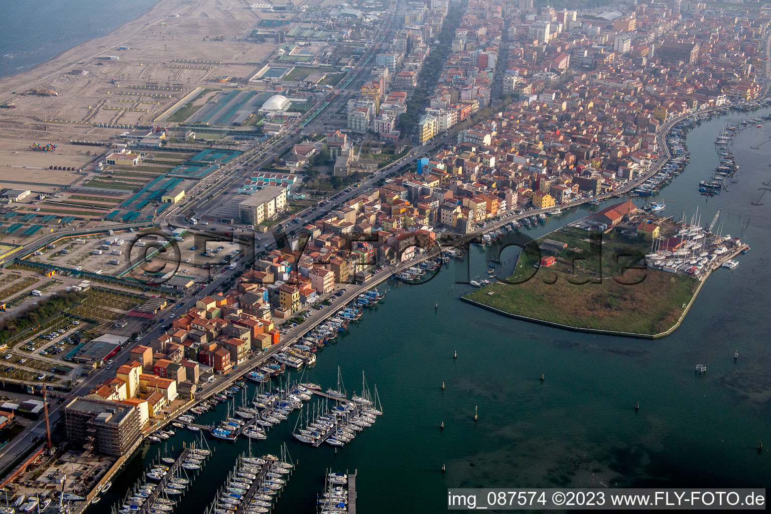 Sottomarina(I-Venetien) in Faro, Italien aus der Drohnenperspektive