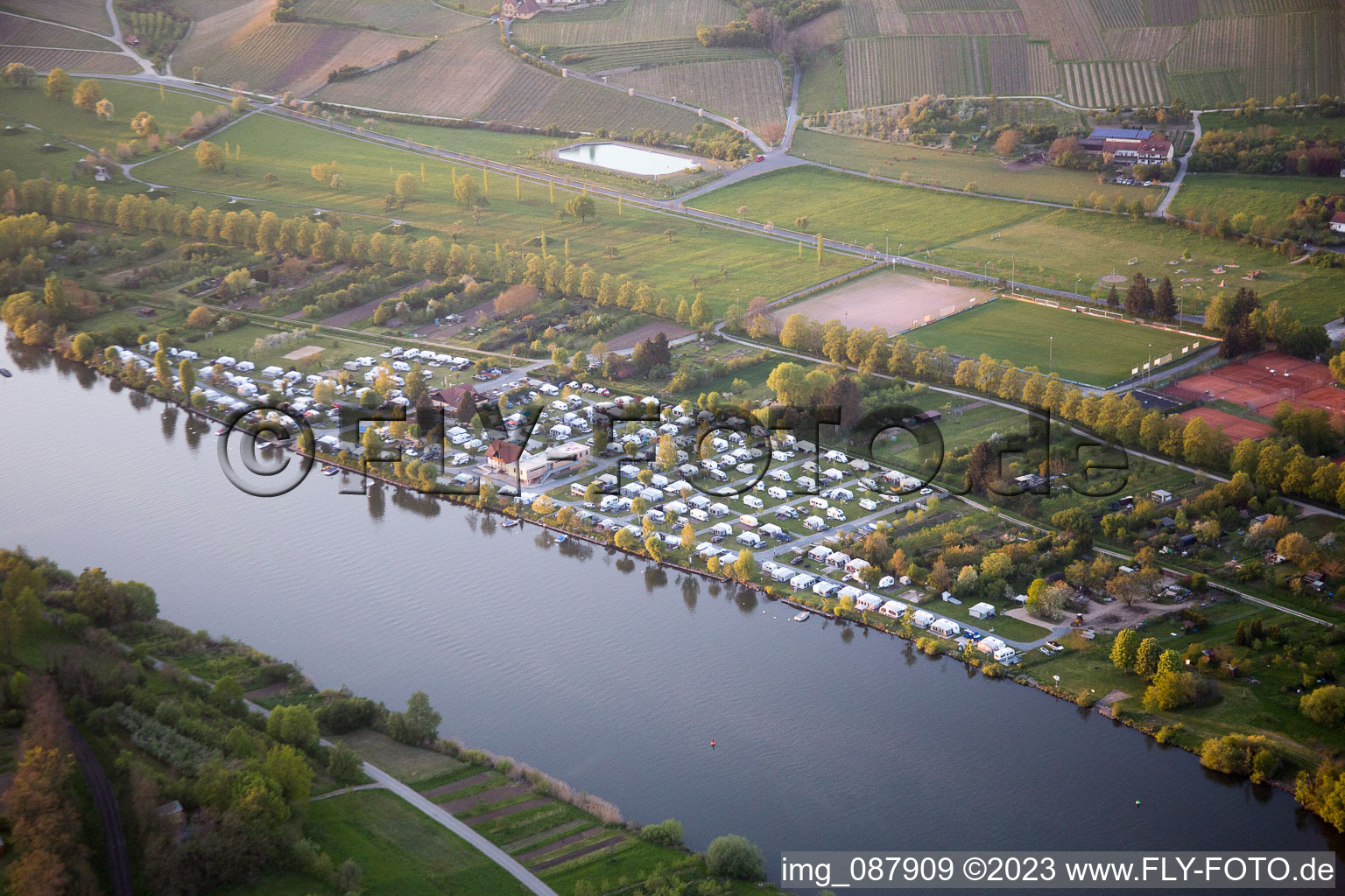 Drohnenbild von Volkach im Bundesland Bayern, Deutschland