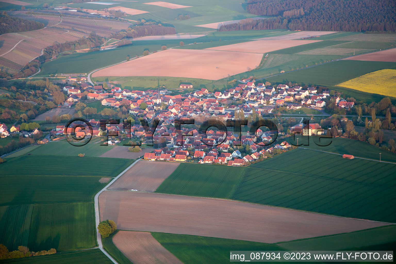 Luftbild von Obervolkach in Volkach im Bundesland Bayern, Deutschland
