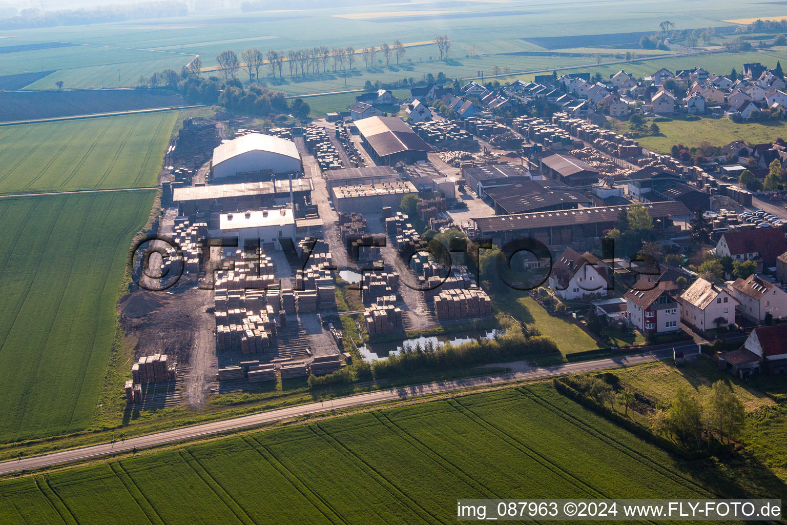 Gewerbegebiet im Ortsteil Unterspiesheim in Kolitzheim im Bundesland Bayern, Deutschland