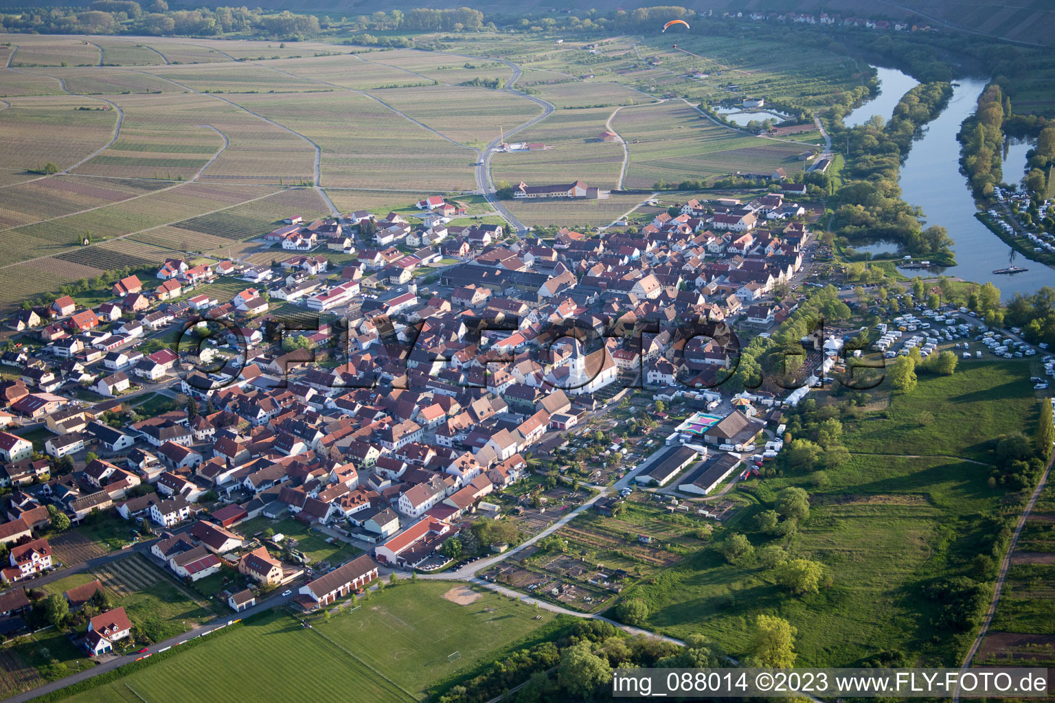 Nordheim am Main im Bundesland Bayern, Deutschland aus der Drohnenperspektive