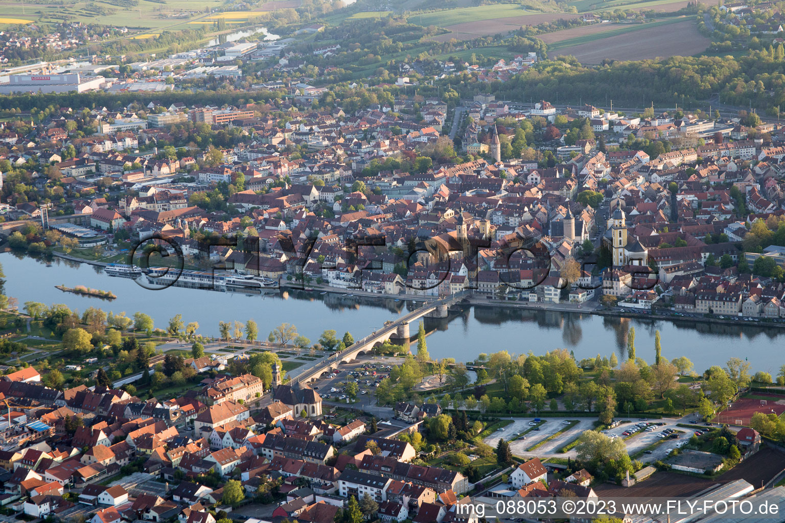 Kitzingen im Bundesland Bayern, Deutschland aus der Luft