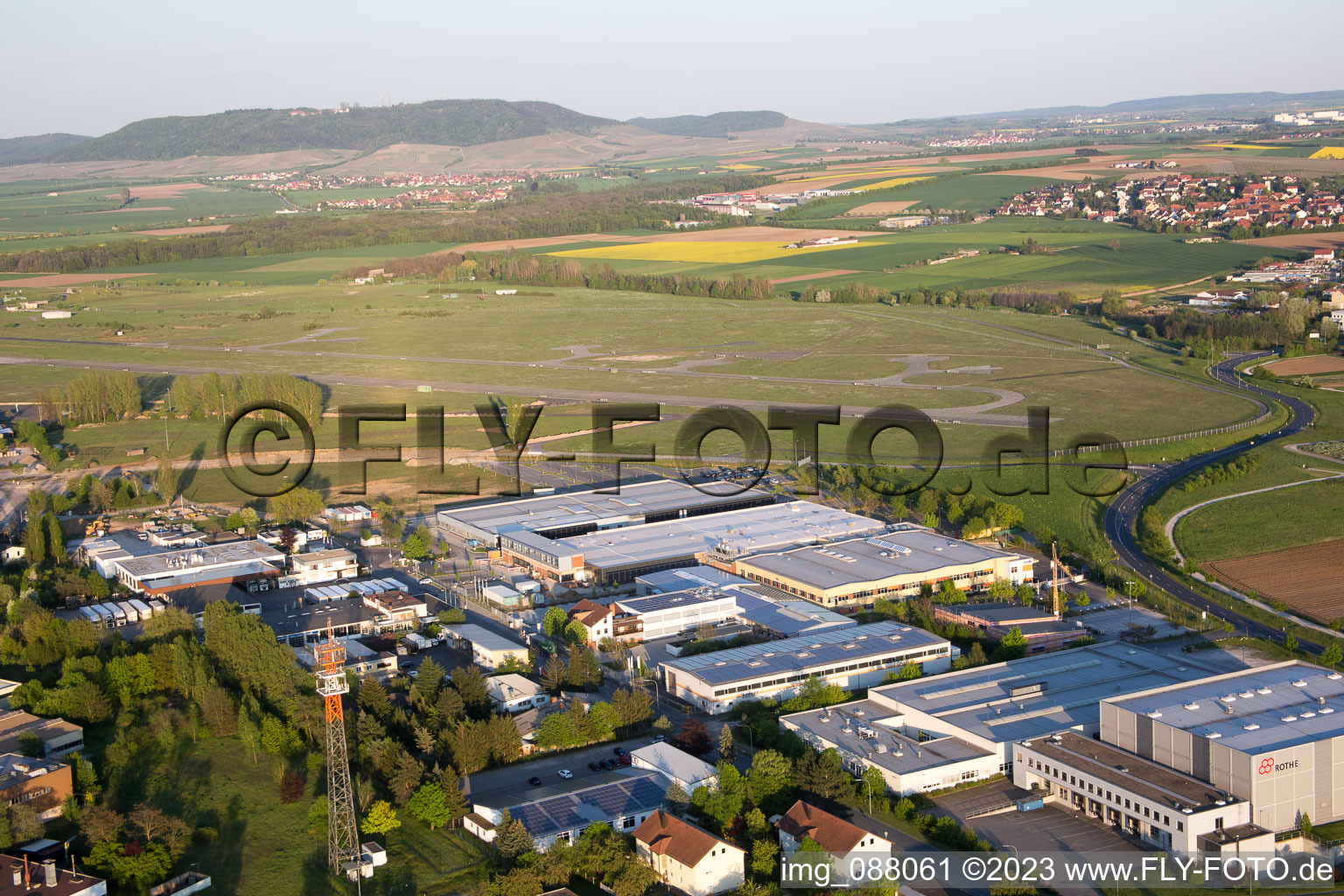 Schrägluftbild von Kitzingen, Etwashausen, Industriegebiet im Bundesland Bayern, Deutschland