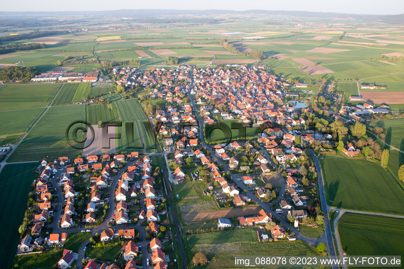Luftbild von Großlangheim im Bundesland Bayern, Deutschland