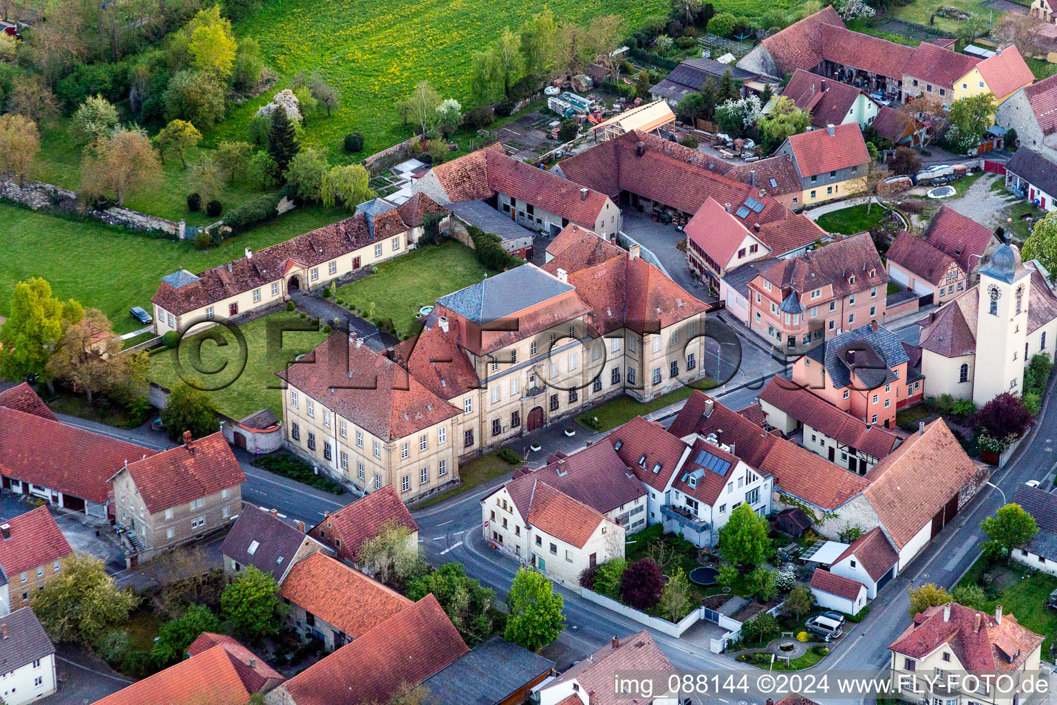 Luftbild von Palais des Schloß und Restaurant Sulzheim in Sulzheim im Bundesland Bayern, Deutschland