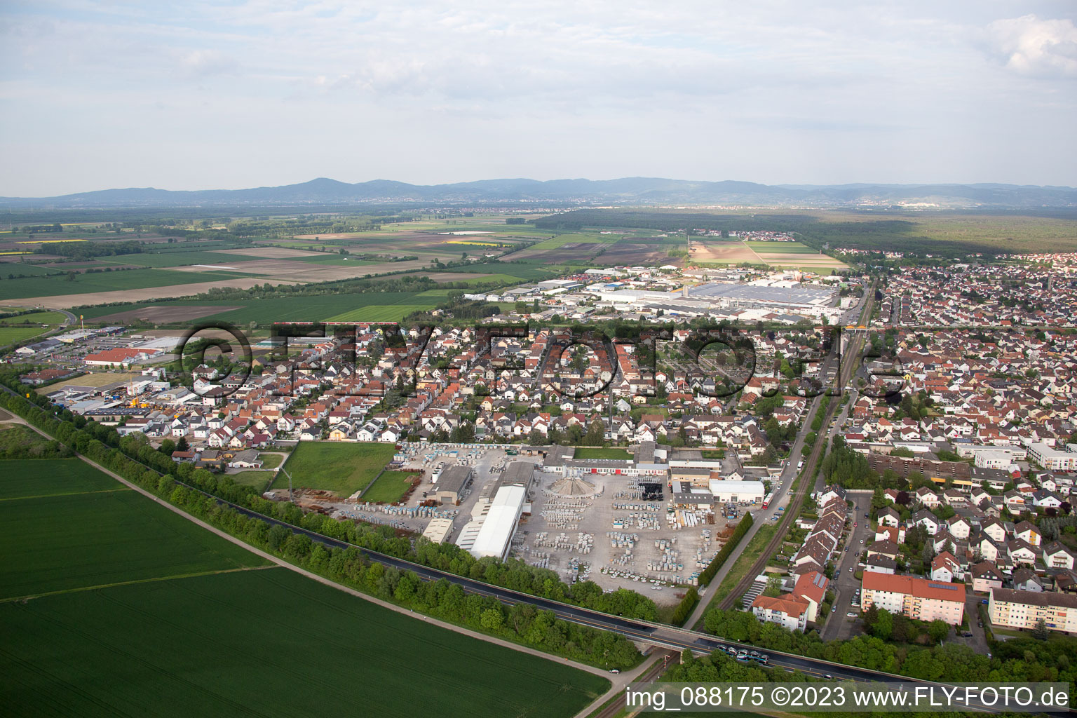 Drohnenaufname von Bürstadt im Bundesland Hessen, Deutschland