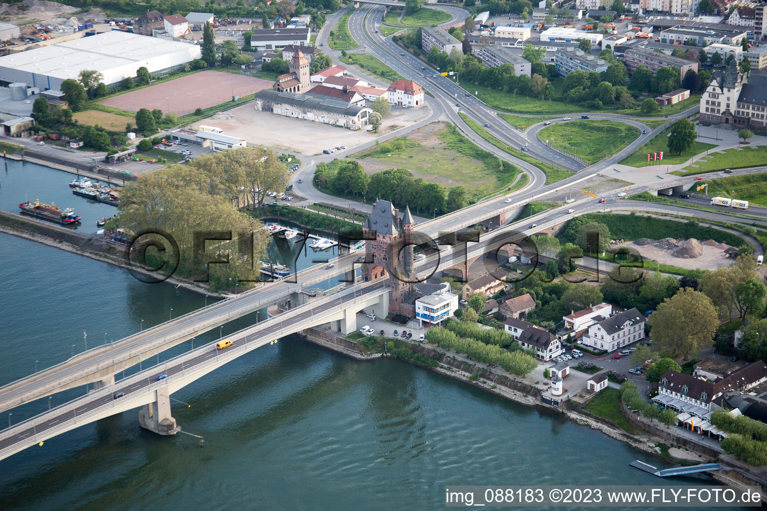 Luftbild von Worms, Nibelungenbrücke im Bundesland Rheinland-Pfalz, Deutschland