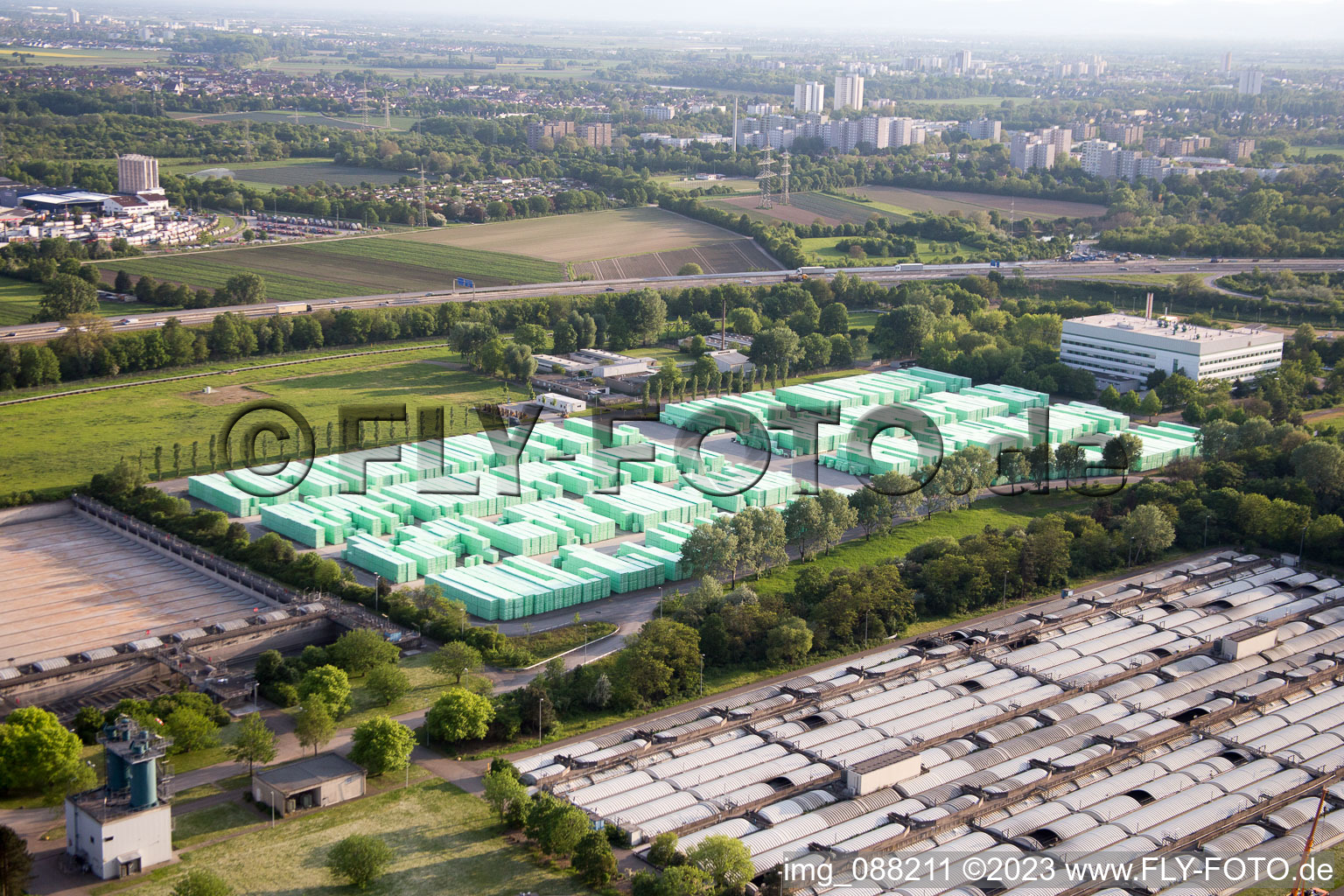 BASF Kläranlage im Ortsteil Mörsch in Frankenthal im Bundesland Rheinland-Pfalz, Deutschland aus der Luft