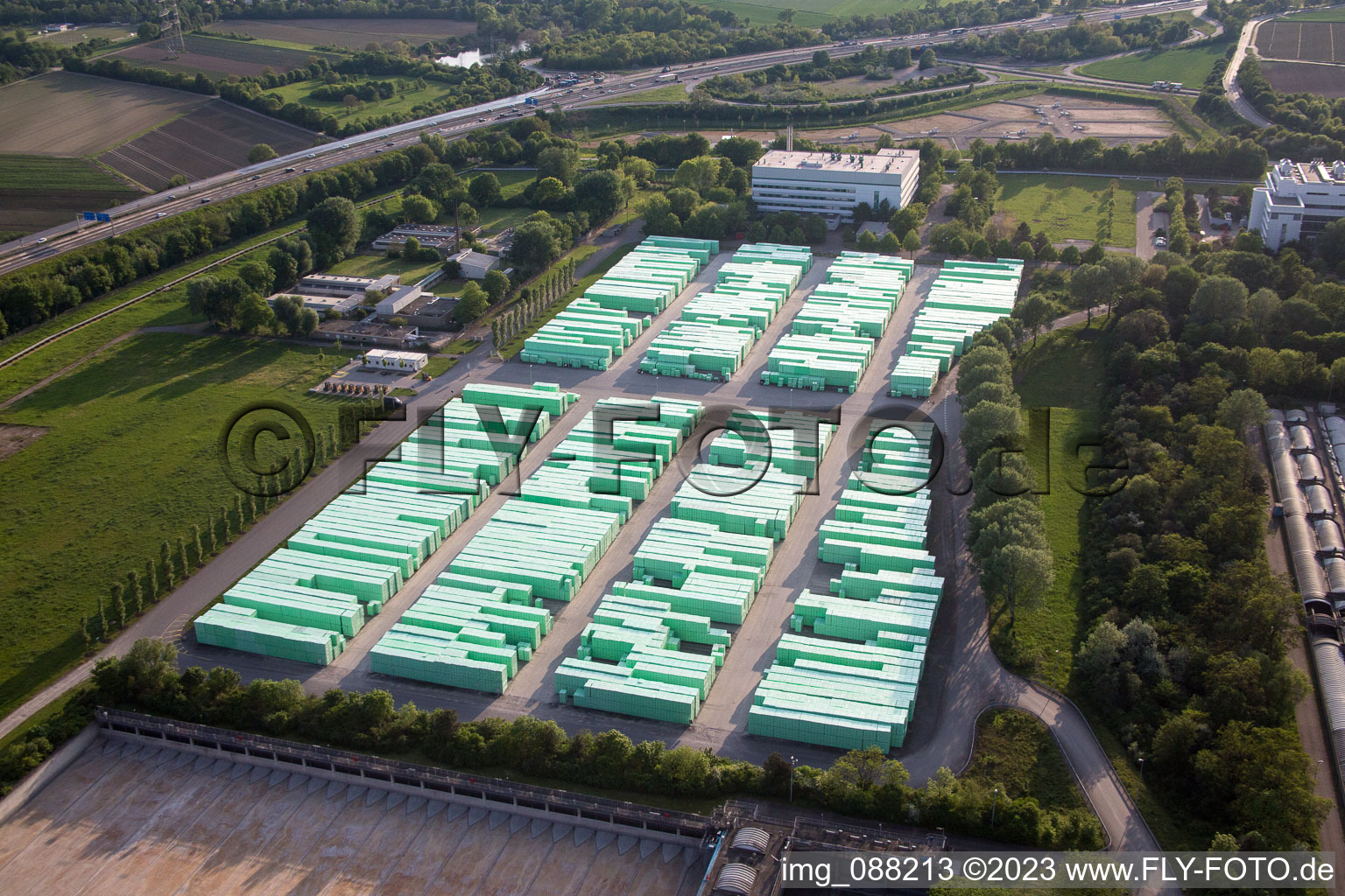 Stirodur-Lager auf dem Werksgelände des Chemieproduzenten BASF in Frankenthal (Pfalz) im Ortsteil Mörsch im Bundesland Rheinland-Pfalz, Deutschland