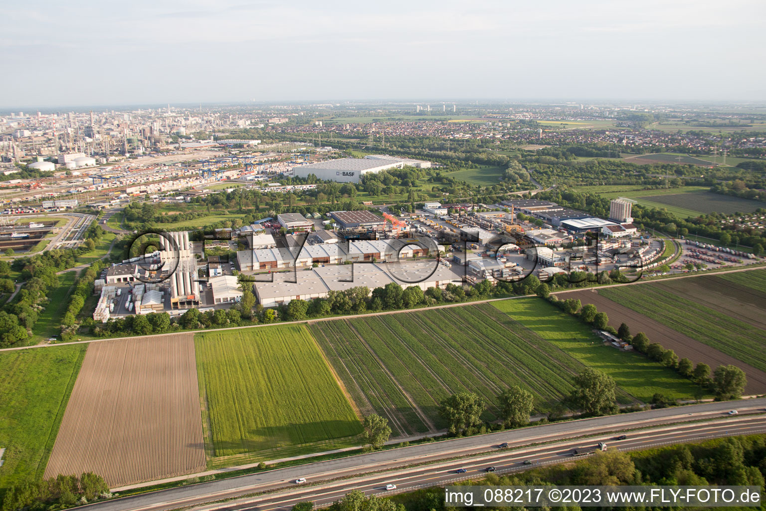 Luftbild von Gewerbegebiet Muldenweg im Ortsteil Pfingstweide in Ludwigshafen am Rhein im Bundesland Rheinland-Pfalz, Deutschland