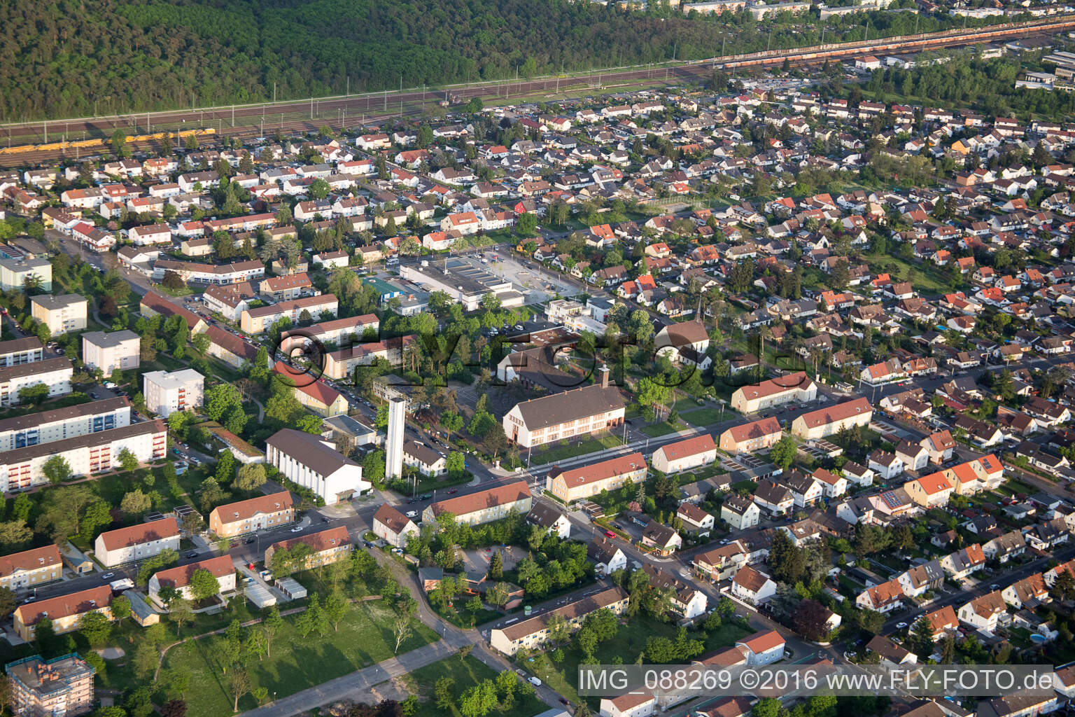 Ortsteil Schönau in Mannheim im Bundesland Baden-Württemberg, Deutschland aus der Luft
