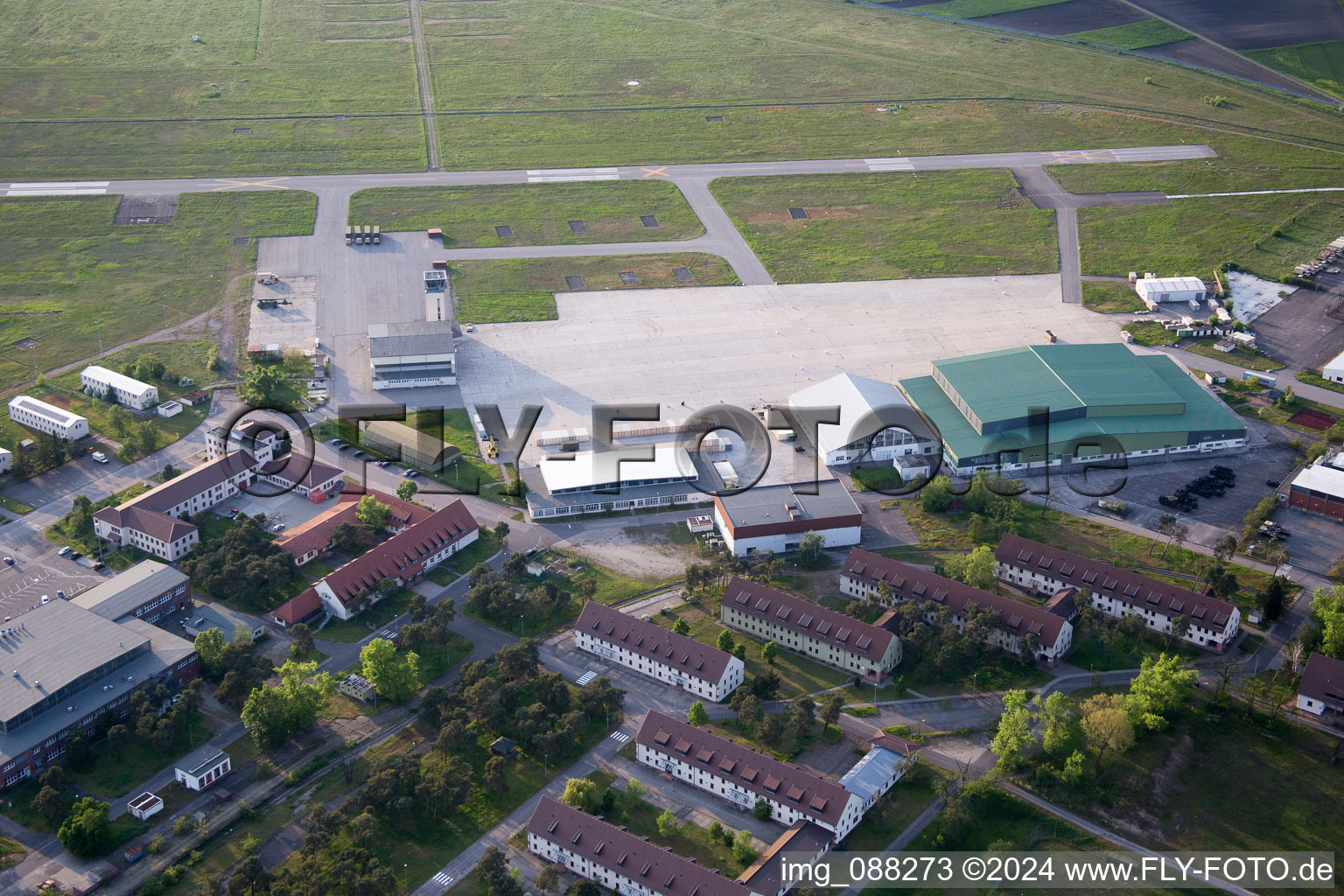 Luftaufnahme von Flugplatz Coleman im Ortsteil Sandhofen in Mannheim im Bundesland Baden-Württemberg, Deutschland