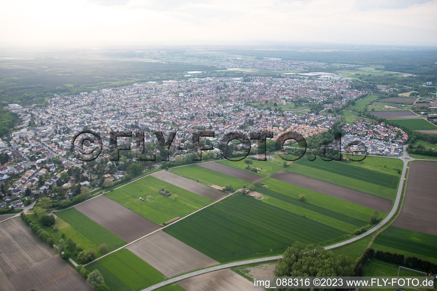 Lorsch im Bundesland Hessen, Deutschland aus der Luft betrachtet
