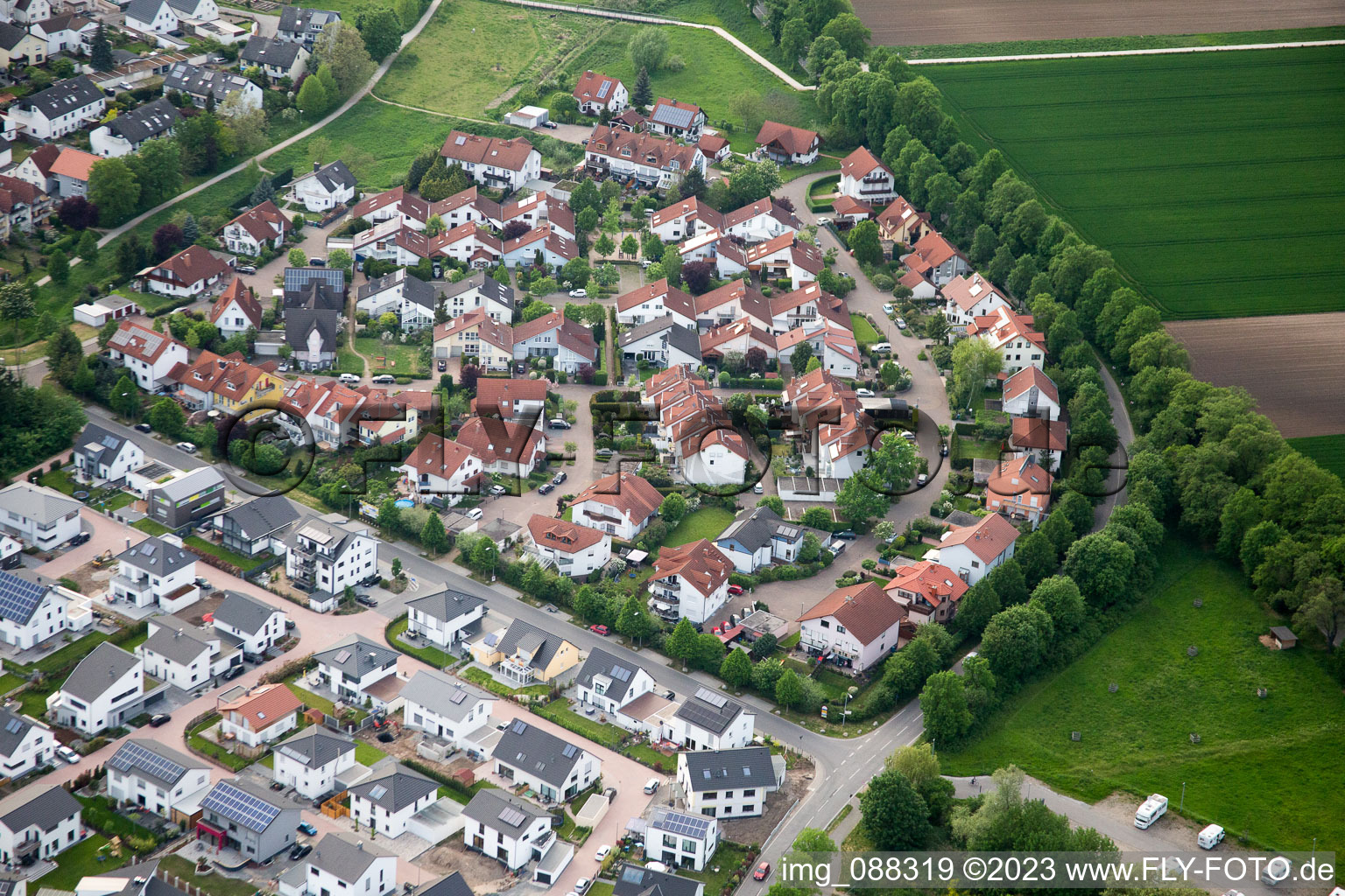 Lorsch im Bundesland Hessen, Deutschland aus der Drohnenperspektive
