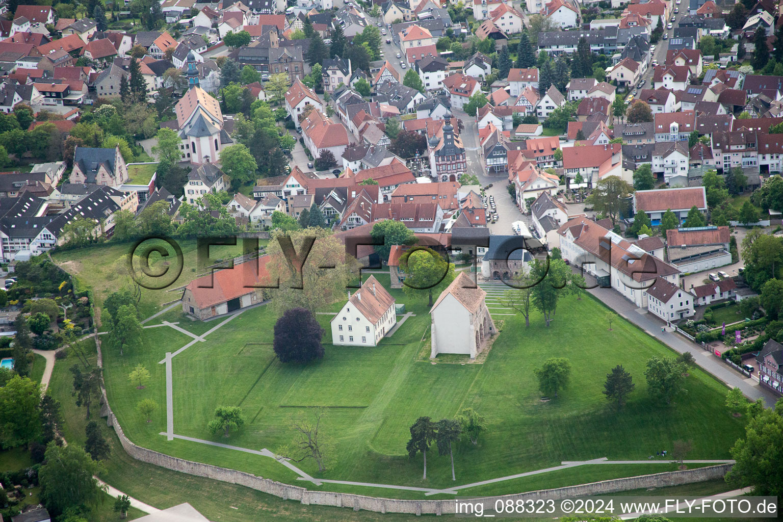 Luftbild von Lorsch im Bundesland Hessen, Deutschland