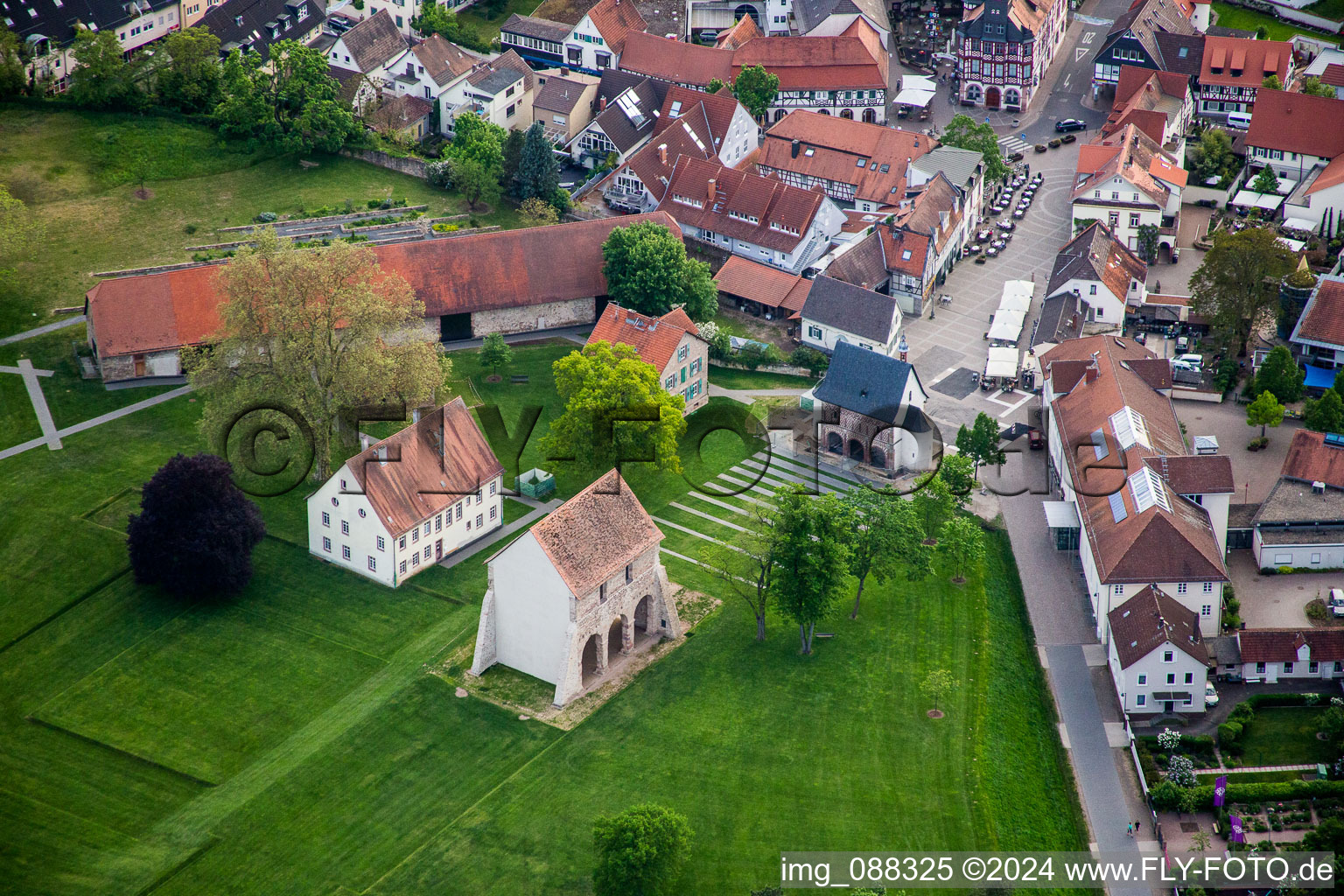 Gebäudekomplex des ehemaligen Klosters und heutigen Museums Klosteranlage Lorsch in Lorsch im Bundesland Hessen, Deutschland