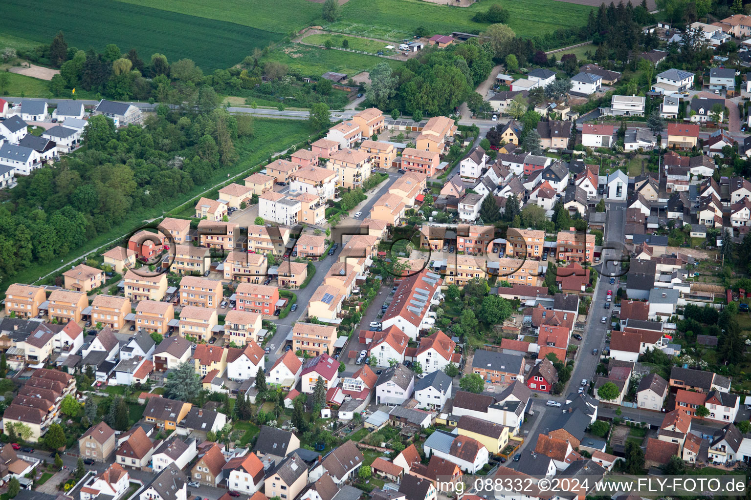 Schrägluftbild von Lorsch im Bundesland Hessen, Deutschland