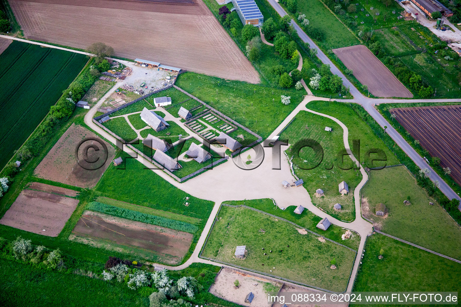 Museums- Gebäude- Ensemble Freilichtlabor Lauresham in Lorsch im Bundesland Hessen, Deutschland