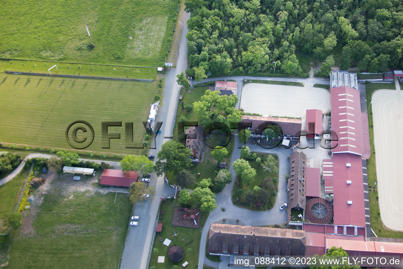 Luftbild von Biblis, Gestüt Außerhalb im Bundesland Hessen, Deutschland