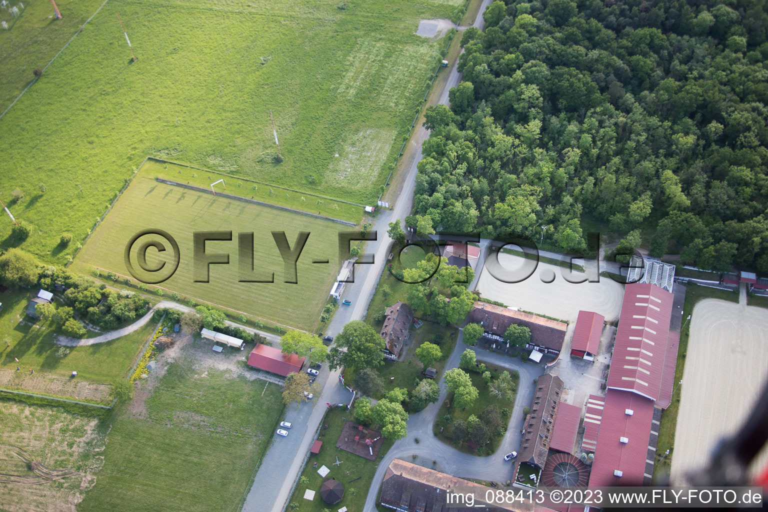 Luftaufnahme von Biblis, Gestüt Außerhalb im Bundesland Hessen, Deutschland