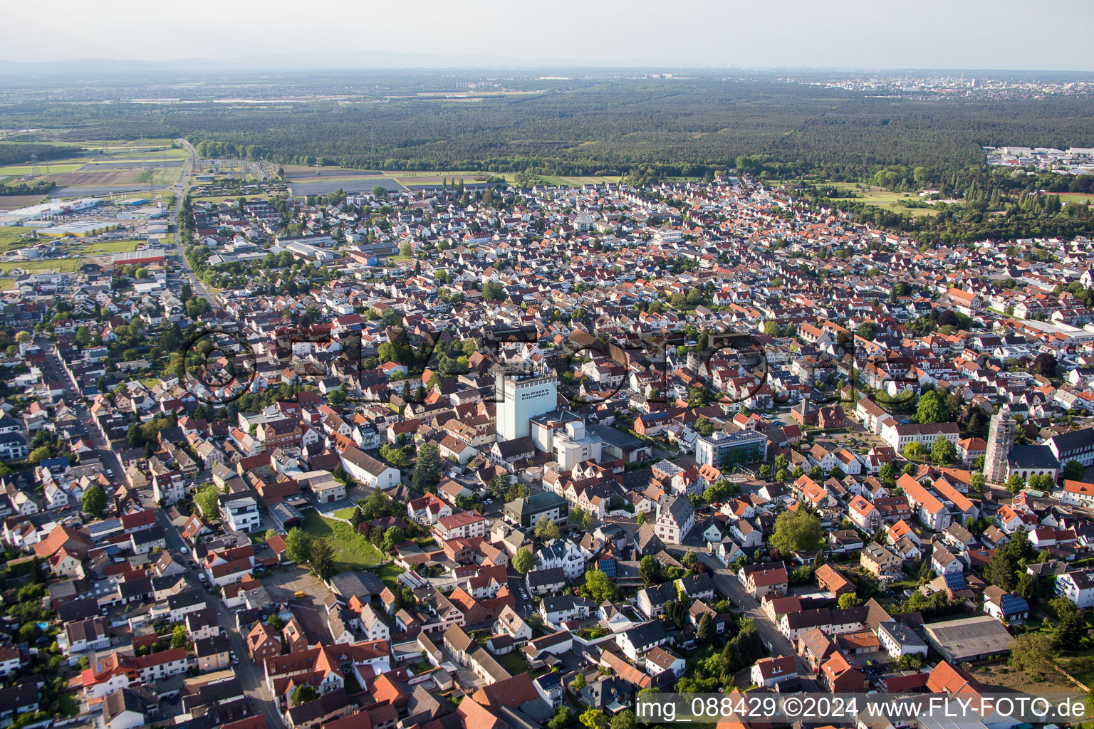Luftbild von Stadtansicht vom Innenstadtbereich in Pfungstadt im Bundesland Hessen, Deutschland