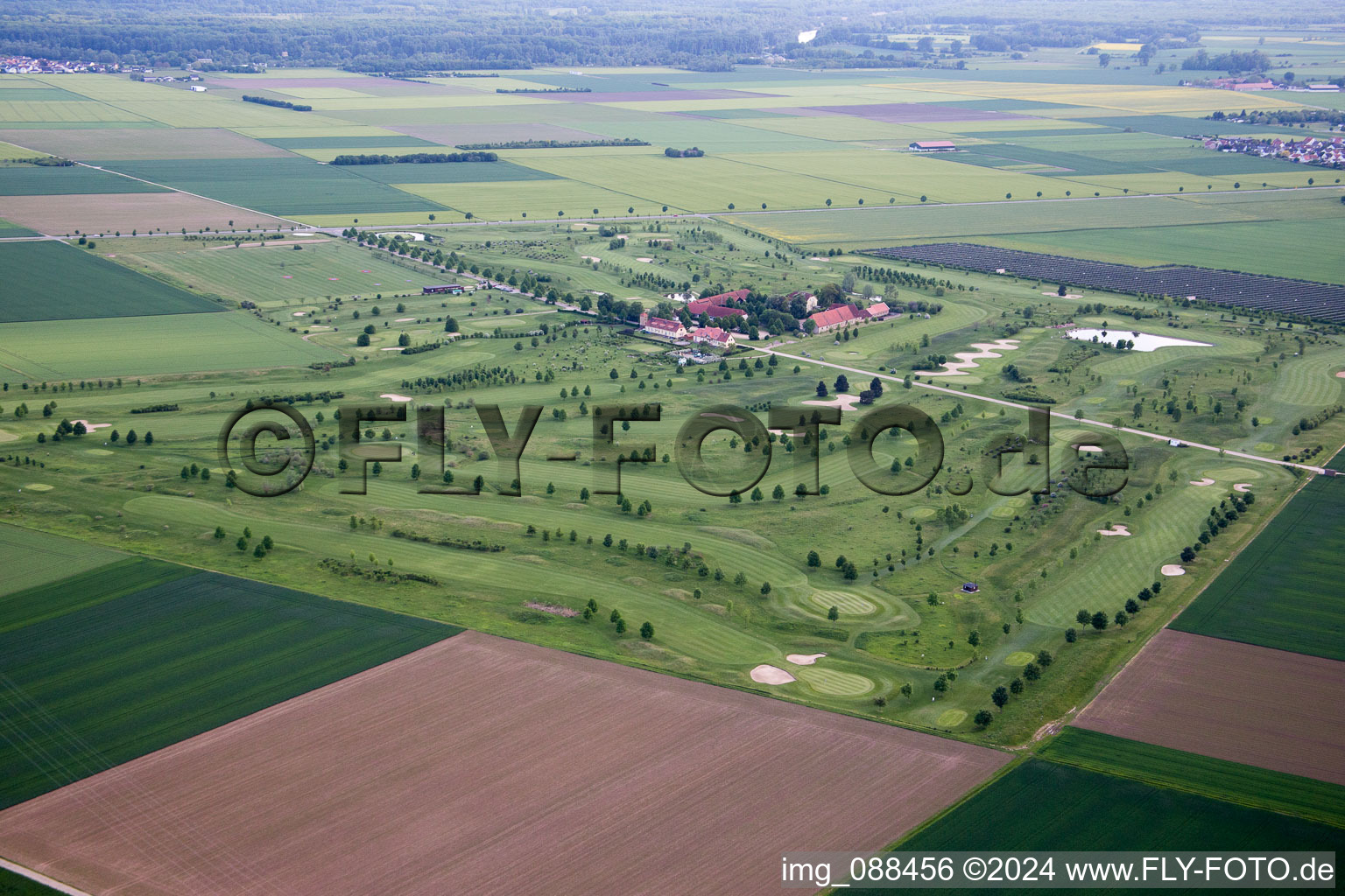 Luftbild von Gelände des Golfplatz Kiawah-Golf-Park Landgut Hof Hayna im Ortsteil Leeheim in Riedstadt im Bundesland Hessen, Deutschland