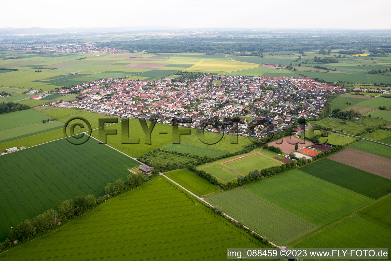 Luftbild von Leeheim im Bundesland Hessen, Deutschland