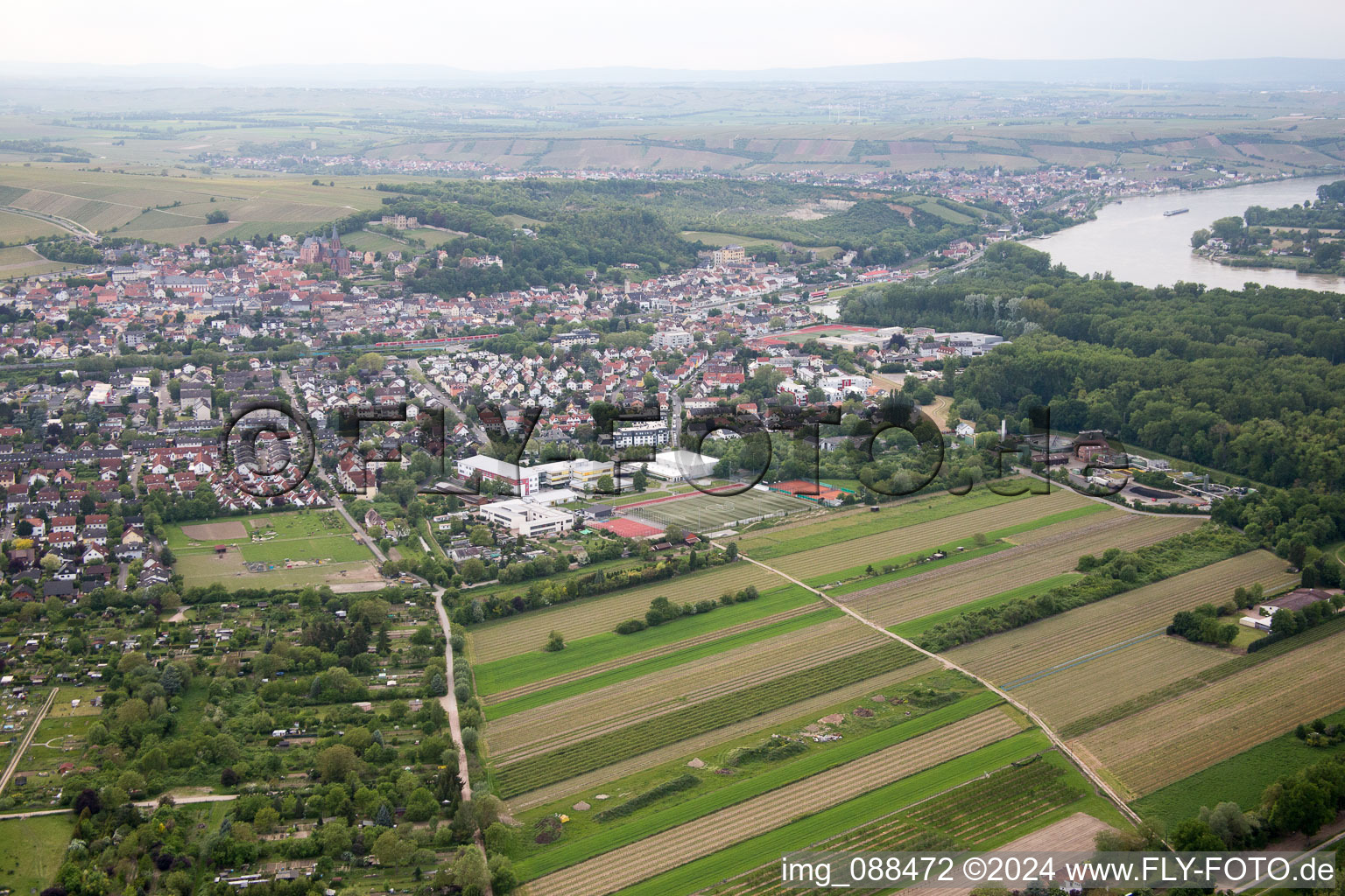 Schrägluftbild von Oppenheim im Bundesland Rheinland-Pfalz, Deutschland