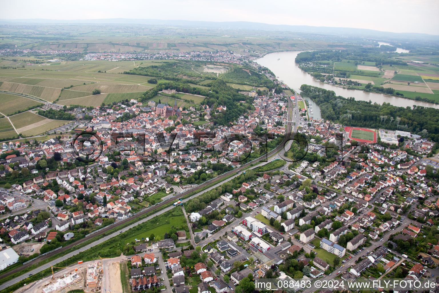 Oppenheim im Bundesland Rheinland-Pfalz, Deutschland von der Drohne aus gesehen
