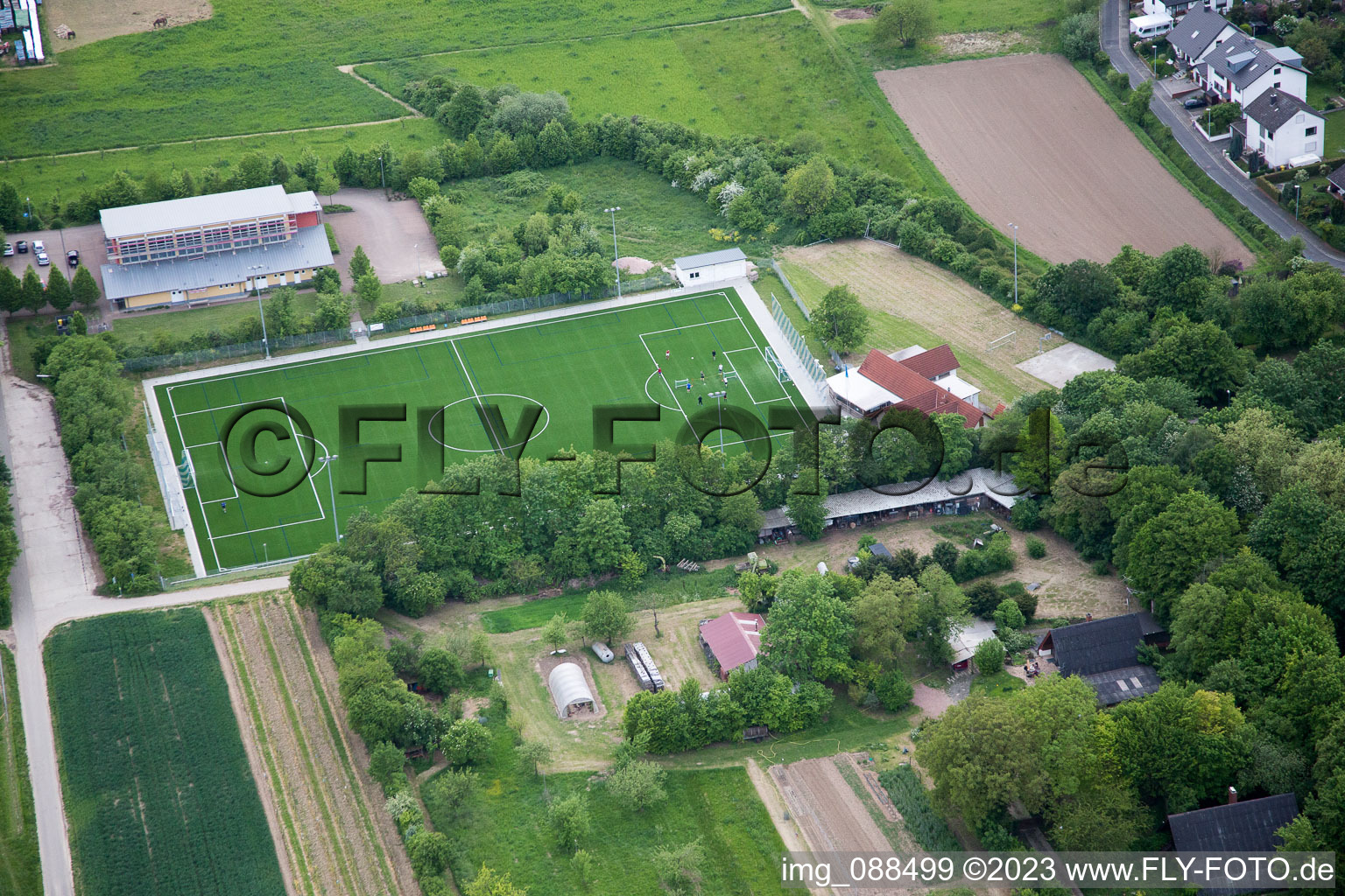 Luftbild von Dexheim, Sportplatz im Bundesland Rheinland-Pfalz, Deutschland