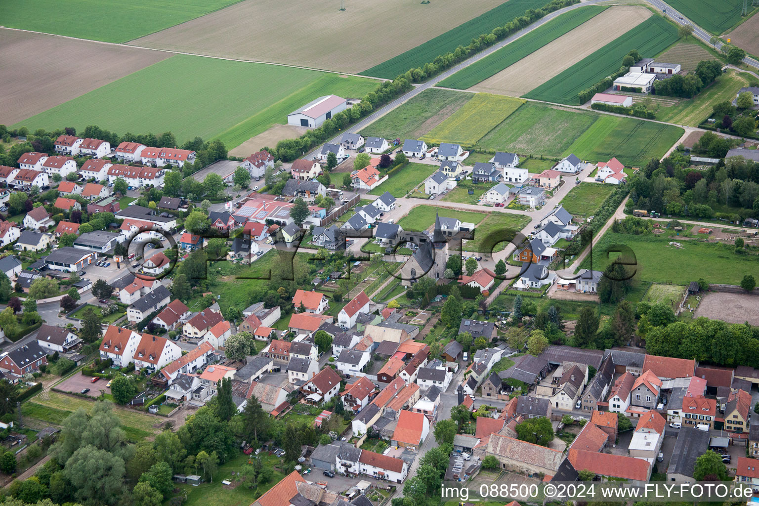 Luftbild von Dorf - Ansicht in Dexheim im Bundesland Rheinland-Pfalz, Deutschland