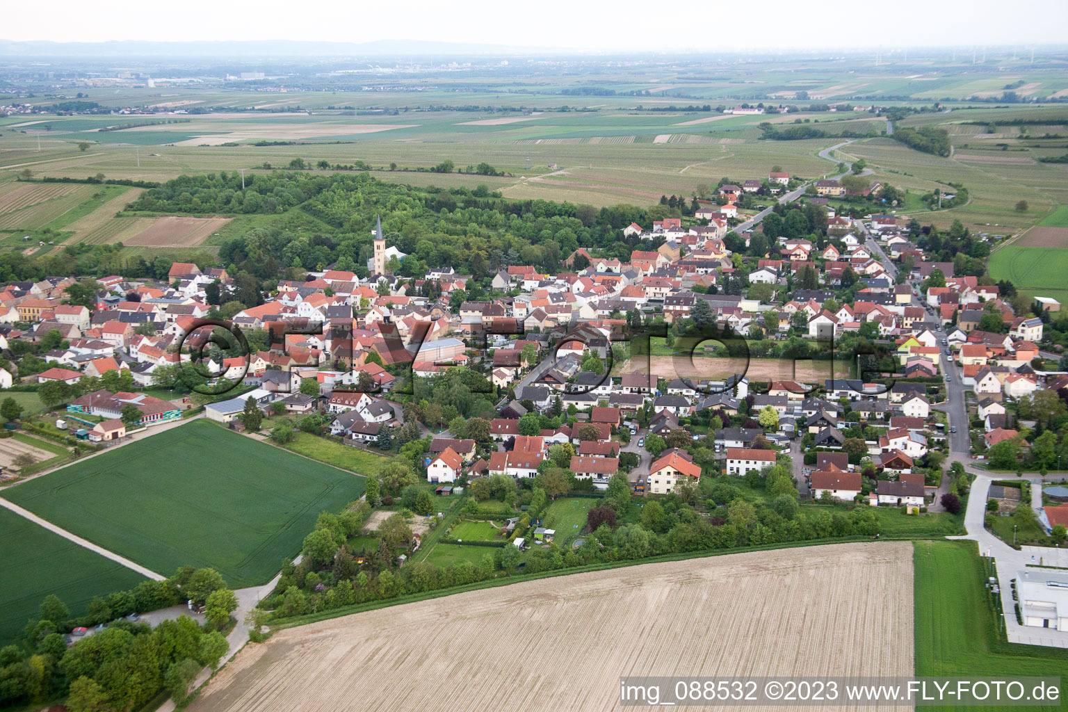 Schrägluftbild von Dittelsheim-Heßloch im Bundesland Rheinland-Pfalz, Deutschland
