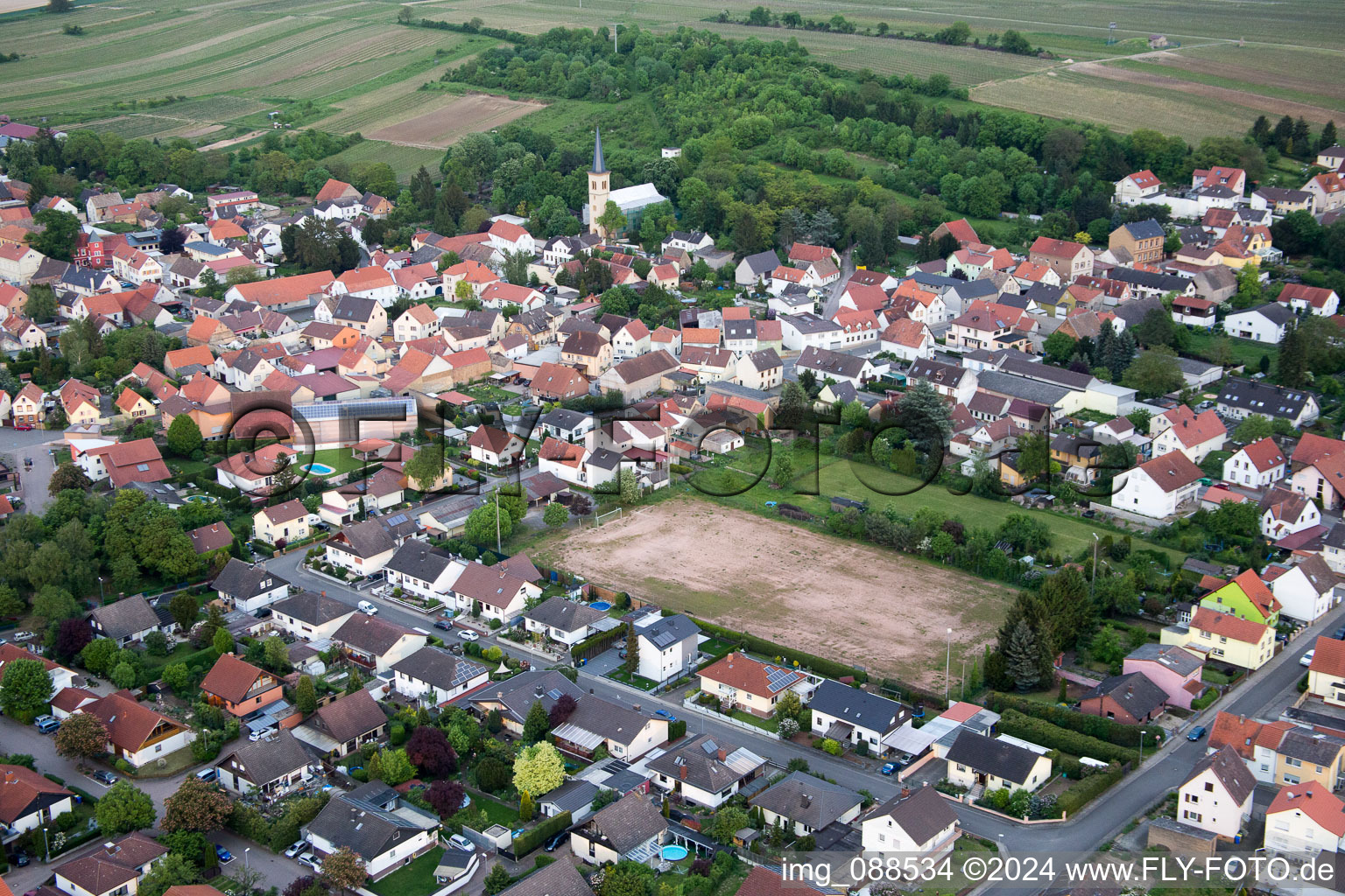 Luftbild von Dorf - Ansicht in Dittelsheim-Heßloch im Bundesland Rheinland-Pfalz, Deutschland