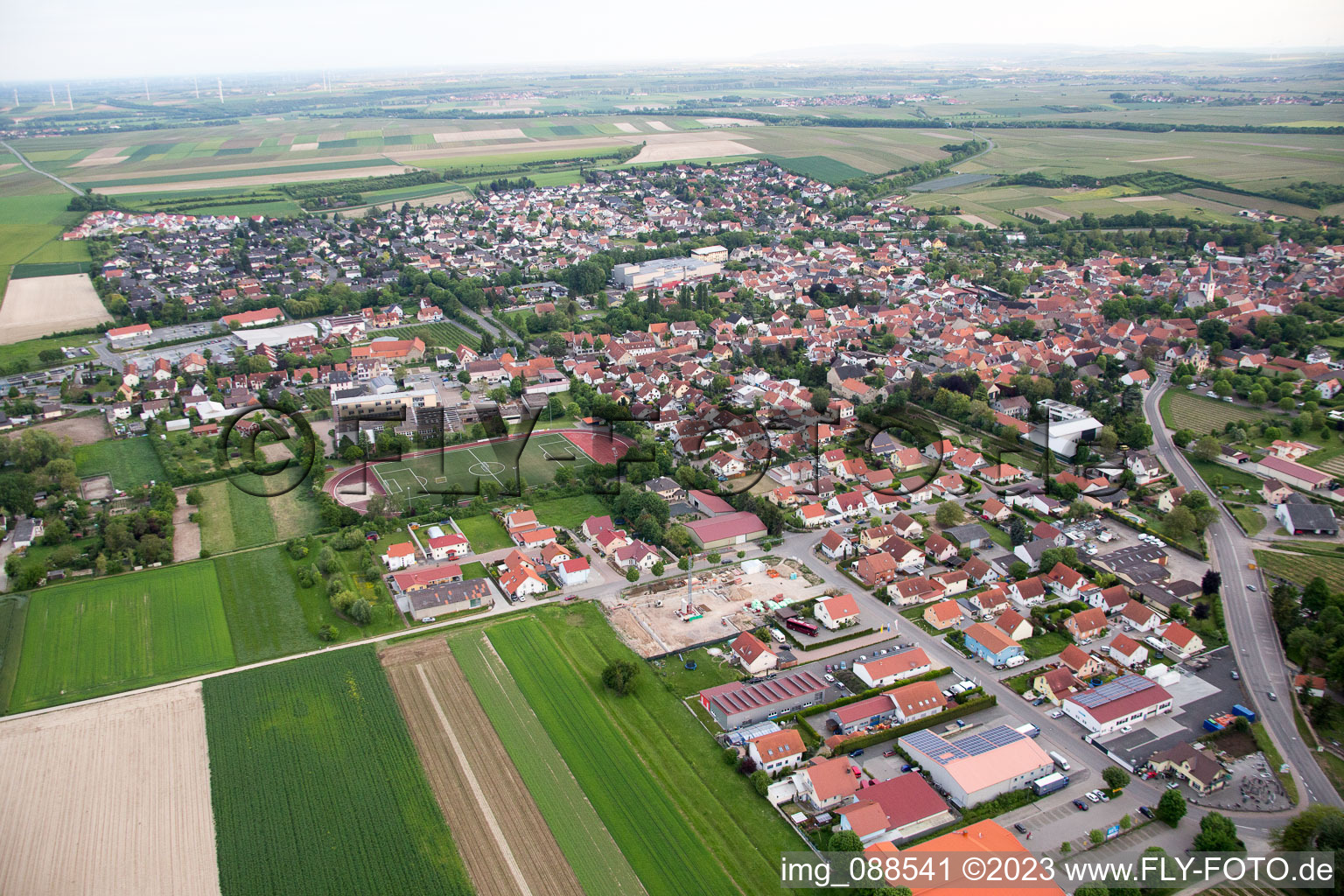 Luftbild von Westhofen im Bundesland Rheinland-Pfalz, Deutschland
